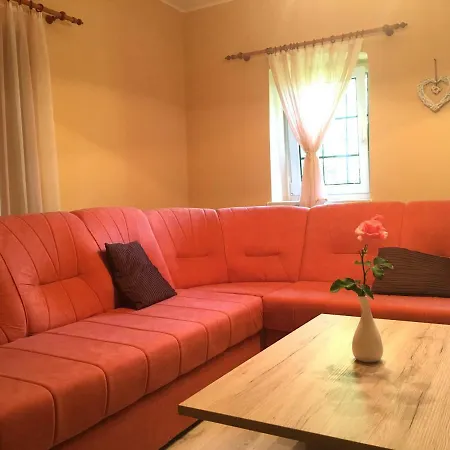 Country House 'pri Lipi' *